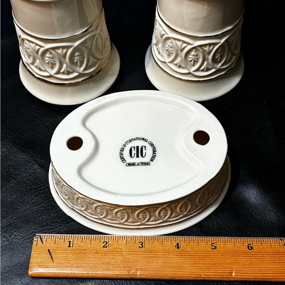 Elegant Cream Bathroom Set - Picture 9 of 11